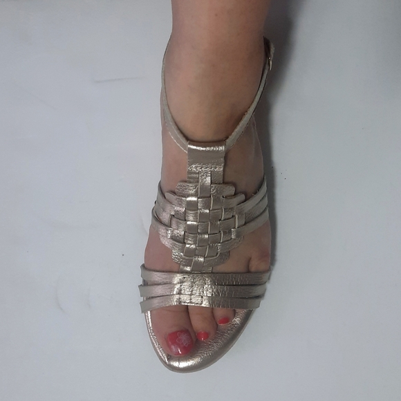 Euro Soft metallic sandals size 7 - Picture 11 of 11